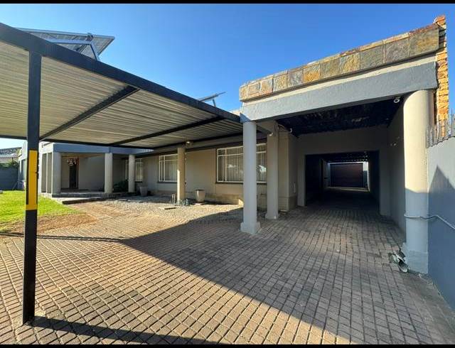 3 BEDROOM HOUSE FOR SALE IN KEMPTON PARK